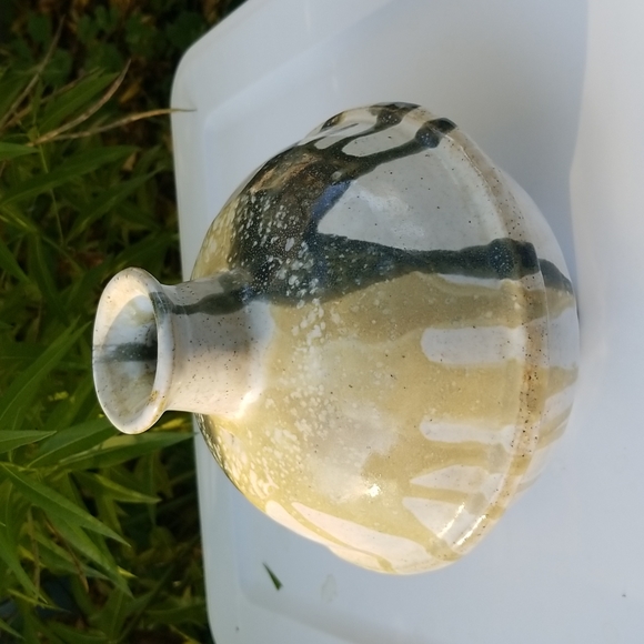 1970s Studio Pottery Vessel Vase signed Patti Dunes '74 neutral drip - Picture 9 of 10